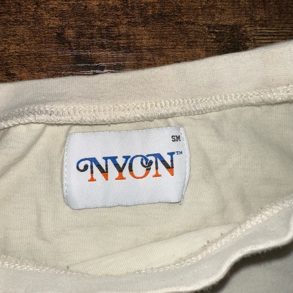 Knicks NYON Crop Top - Picture 2 of 3